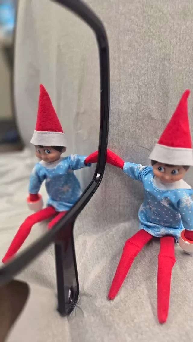 #elfontheshelf wanted to feel the excitement of a #castoff day 😁 That #profile looks stunning. 🌟

#christmas #holiday #workplace #fun #festivities #elf #magic